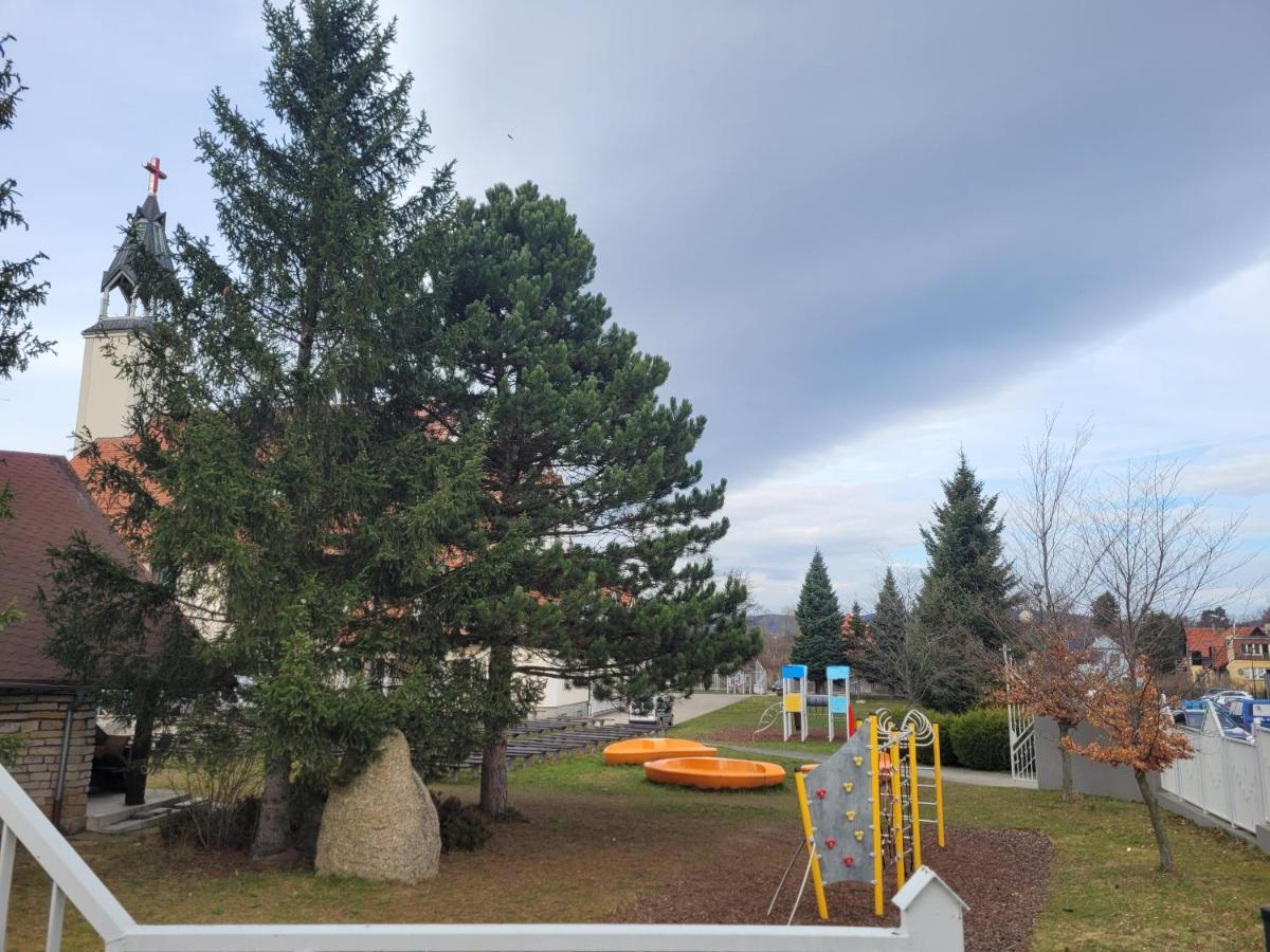 Apartament Nina Jelenia Góra Esterno foto